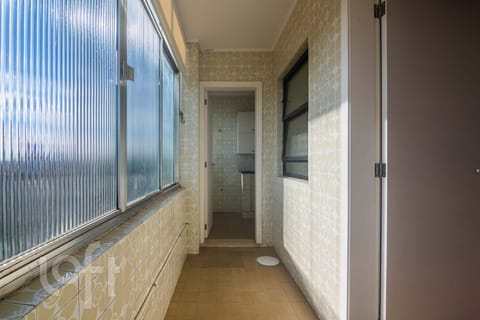 Image 35 - 256892